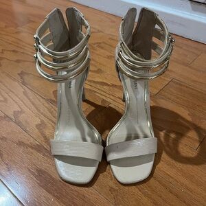 Gianni Bini Beige/Light Tan Heels